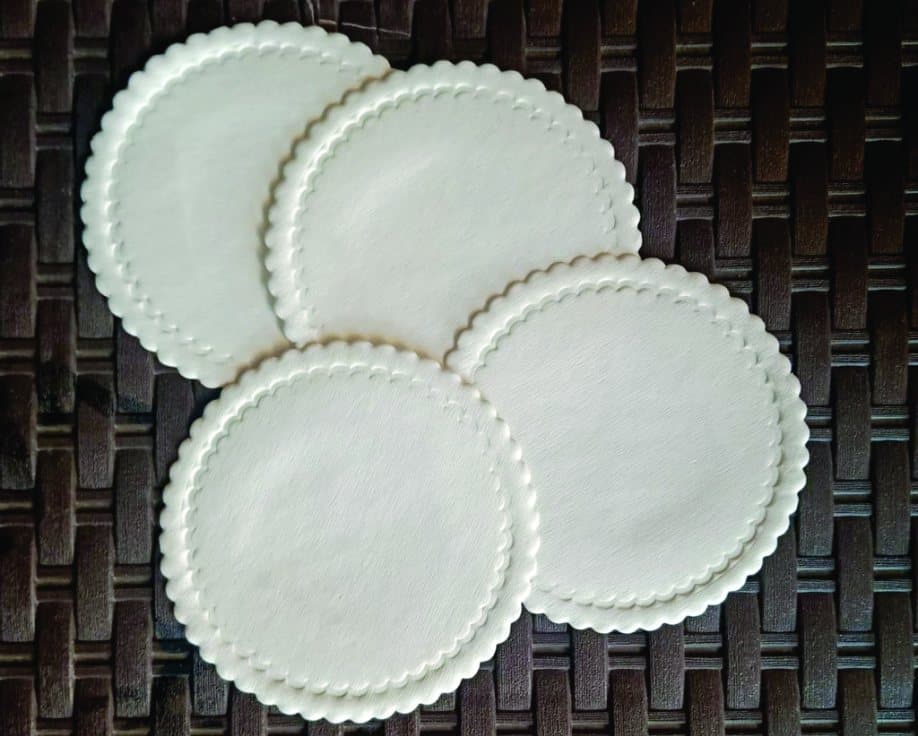 Paper coaster putih