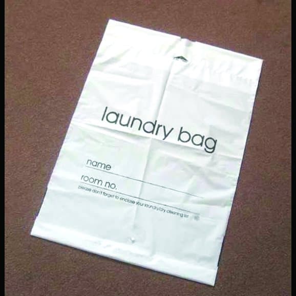 Laundry bag plastik dengan kolom nama dan nomor kamar